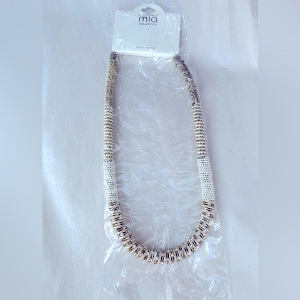 Stylish Mid-length Gold and White Necklace Women’s Jewelry